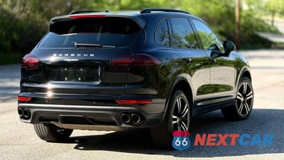 Czwarte zdjęcie samochodu z boku: 2017 PORSCHE CAYENNE VIN:WP1AA2A21HKA86947 - miniatura