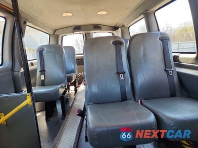Zdjęcie 10 z 13 samochodu: 2014 GMC SAVANA G2500 PARATRANSIT VIN:1GDW7HCG9E1172912 - miniatura