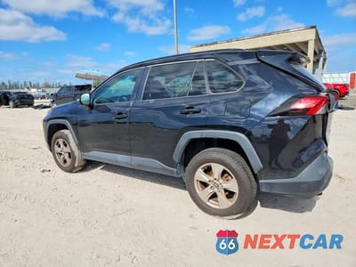 Drugie zdjęcie samochodu z przodu: 2021 TOYOTA RAV4 XLE VIN:2T3W1RFV8MW137669 - miniatura