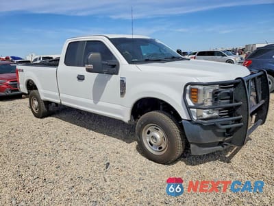 Czwarte zdjęcie samochodu z boku: 2019 FORD F250 SUPER DUTY VIN:1FT7X2B61KEC09759 - miniatura