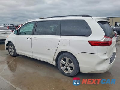 Drugie zdjęcie samochodu z przodu: 2016 TOYOTA SIENNA LE 8-PASSENGER VIN:5TDKK3DC2GS715555 - miniatura