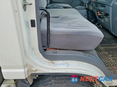 Zdjęcie 7 z 12 samochodu: 2016 ISUZU NPR HD DUMP TRUCK VIN:54DC4W1B6GS800459 - miniatura