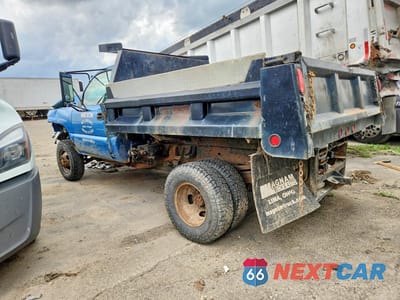 Drugie zdjęcie samochodu z przodu: 2005 CHEVROLET SILVERADO DUMP TRUCK VIN:1GBJK34G15E294109 - miniatura