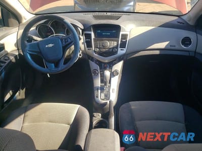 Zdjęcie 8 z 12 samochodu: 2012 CHEVROLET CRUZE LS VIN:1G1PC5SH5C7316911 - miniatura