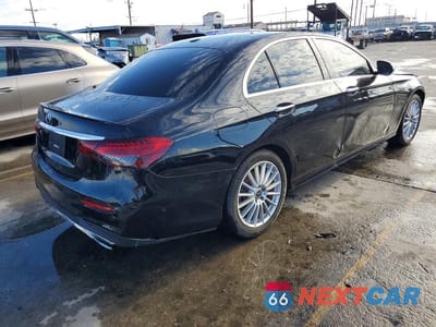 Trzecie zdjęcie samochodu z tyłu: 2022 MERCEDES-BENZ E 350 VIN:W1KZF8DB3NB085921 - miniatura