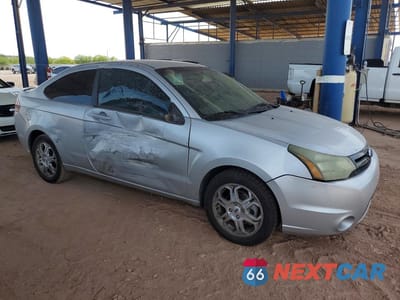 Czwarte zdjęcie samochodu z boku: 2009 FORD FOCUS SE VIN:1FAHP32N19W162812 - miniatura