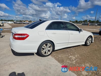 Trzecie zdjęcie samochodu z tyłu: 2013 MERCEDES-BENZ E 350 4MATIC VIN:WDDHF8JB8DA696502 - miniatura