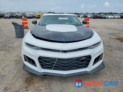 Piąte zdjęcie samochodu w środku: 2016 CHEVROLET CAMARO SS VIN:1G1FH1R71G0130963 - miniatura