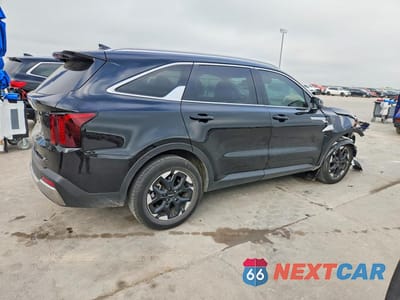 Trzecie zdjęcie samochodu z tyłu: 2025 KIA SORENTO VIN:5XYRL4JC1SG339829 - miniatura