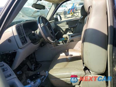 Zdjęcie 7 z 12 samochodu: 2005 CHEVROLET SILVERADO K2500 HEAVY DUTY VIN:1GCHK29225E335588 - miniatura