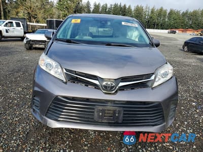 Piąte zdjęcie samochodu w środku: 2018 TOYOTA SIENNA LE VIN:5TDKZ3DC0JS949194 - miniatura