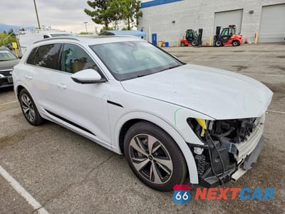 Czwarte zdjęcie samochodu z boku: 2024 AUDI Q8 E-TRON PREMIUM PLUS VIN:WA15AAGE0RB026412 - miniatura