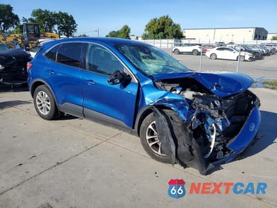Czwarte zdjęcie samochodu z boku: 2022 FORD ESCAPE SE VIN:1FMCU0G69NUA67431 - miniatura