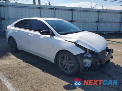 Czwarte zdjęcie samochodu z boku: 2021 KIA FORTE GT LINE VIN:3KPF34ADXME339758 - miniatura
