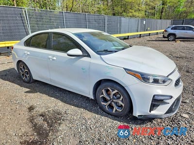 Czwarte zdjęcie samochodu z boku: 2021 KIA FORTE LXS VIN:3KPF24AD9ME290751 - miniatura