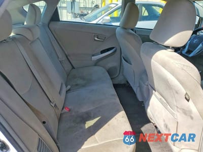 Zdjęcie 10 z 11 samochodu: 2013 TOYOTA PRIUS TWO VIN:JTDKN3DU0D5549859 - miniatura