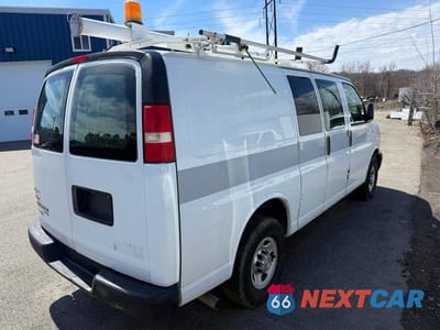 Trzecie zdjęcie samochodu z tyłu: 2011 CHEVROLET EXPRESS G2500 VIN:1GCWGFCA5B1180506 - miniatura