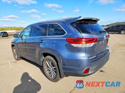 Drugie zdjęcie samochodu z przodu: 2019 TOYOTA HIGHLANDER XLE VIN:5TDJZRFH3KS725765 - miniatura