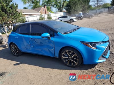 Czwarte zdjęcie samochodu z boku: 2019 TOYOTA COROLLA HATCHBACK XSE VIN:JTNK4RBE2K3061289 - miniatura