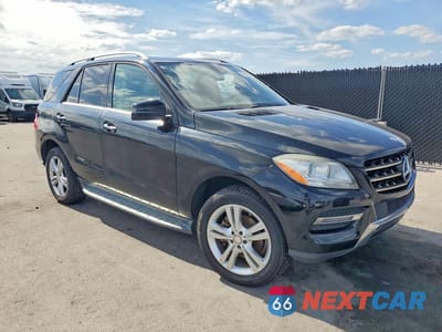 Czwarte zdjęcie samochodu z boku: 2015 MERCEDES-BENZ ML 250 BLUETEC VIN:4JGDA0EB8FA473734 - miniatura