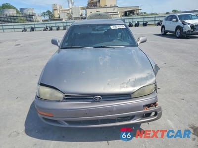 Piąte zdjęcie samochodu w środku: 1992 TOYOTA CAMRY XLE VIN:4T1SK13E3NU140622 - miniatura