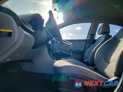 Zdjęcie 7 z 12 samochodu: 2016 HYUNDAI ACCENT SE VIN:KMHCT4AE7GU084676 - miniatura