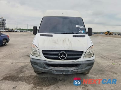 Piąte zdjęcie samochodu w środku: 2012 MERCEDES BENZ SPRINTER 2500 DELIVERY VAN VIN:WD3PE8CB0C5688417 - miniatura