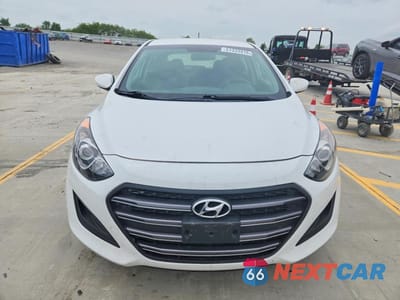 Piąte zdjęcie samochodu w środku: 2016 HYUNDAI ELANTRA GT BASE VIN:KMHD35LH0GU305004 - miniatura