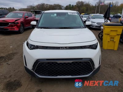 Piąte zdjęcie samochodu w środku: 2023 KIA SOUL LX VIN:KNDJ23AU2P7868102 - miniatura