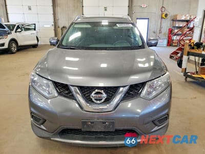 Piąte zdjęcie samochodu w środku: 2015 NISSAN ROGUE SV VIN:5N1AT2MV1FC868573 - miniatura