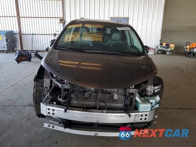 Piąte zdjęcie samochodu w środku: 2021 TOYOTA SIENNA XLE VIN:5TDJRKEC1MS005543 - miniatura