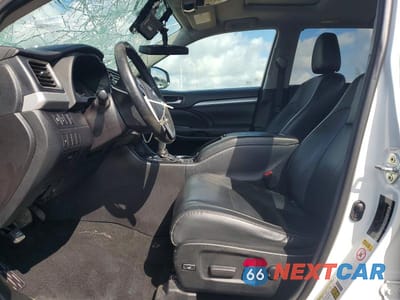 Zdjęcie 7 z 13 samochodu: 2018 TOYOTA HIGHLANDER XLE VIN:5TDJZRFH0JS525747 - miniatura