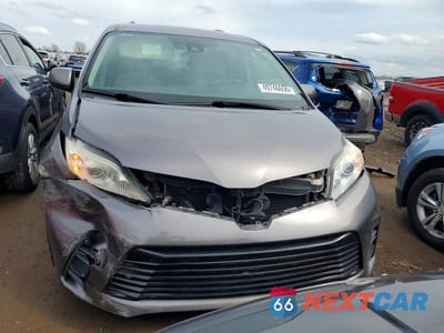 Piąte zdjęcie samochodu w środku: 2018 TOYOTA SIENNA LE VIN:5TDKZ3DC6JS905376 - miniatura