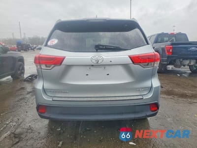 Zdjęcie 6 z 13 samochodu: 2017 TOYOTA HIGHLANDER SE VIN:5TDJZRFH5HS370607 - miniatura