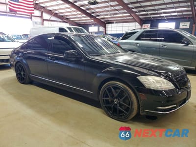 Czwarte zdjęcie samochodu z boku: 2013 MERCEDES-BENZ S 550 4MATIC VIN:WDDNG9EB8DA497465 - miniatura