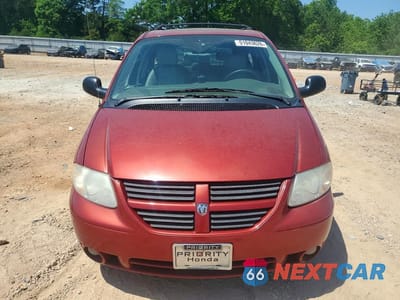 Piąte zdjęcie samochodu w środku: 2005 DODGE GRAND CARAVAN SXT VIN:2D4GP44L25R345410 - miniatura