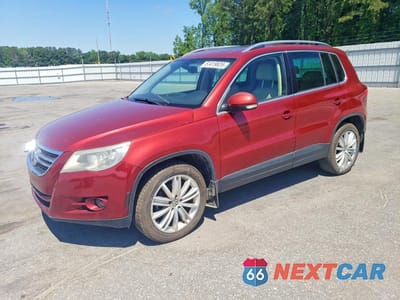 2011 VOLKSWAGEN TIGUAN S WVGAV7AX2BW000832 - główne zdjęcie licytacji z USA - miniatura