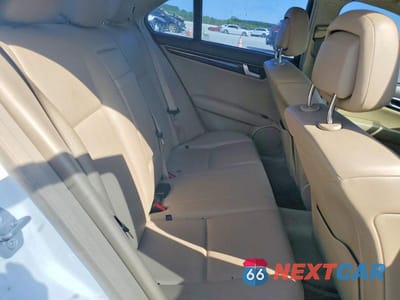 Zdjęcie 10 z 11 samochodu: 2013 MERCEDES-BENZ C 250 VIN:WDDGF4HB2DR272437 - miniatura