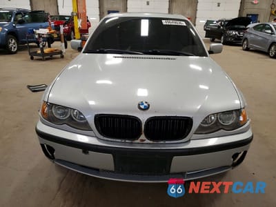 Piąte zdjęcie samochodu w środku: 2002 BMW 330 XI VIN:WBAEW53412PG19863 - miniatura
