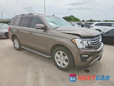 Czwarte zdjęcie samochodu z boku: 2018 FORD EXPEDITION XLT VIN:1FMJU1HT2JEA58947 - miniatura