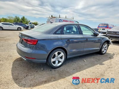 Trzecie zdjęcie samochodu z tyłu: 2018 AUDI A3 PREMIUM VIN:WAUAUGFF6J1068728 - miniatura