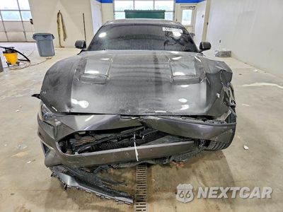 Piąte zdjęcie samochodu w środku: 2019 FORD MUSTANG VIN:1FA6P8TH2K5172077 - miniatura