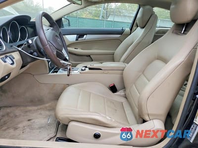 Zdjęcie 7 z 12 samochodu: 2013 MERCEDES-BENZ C 250 VIN:WDDGJ4HB1DG010998 - miniatura