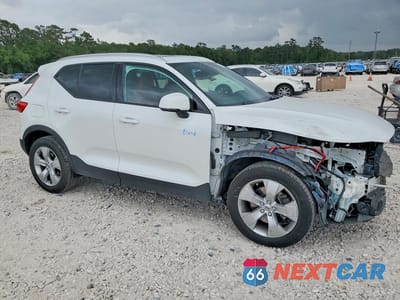 Czwarte zdjęcie samochodu z boku: 2019 VOLVO XC40 T5 MOMENTUM VIN:YV4162UK7K2052370 - miniatura
