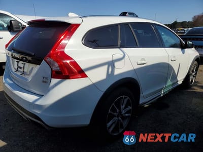 Trzecie zdjęcie samochodu z tyłu: 2015 VOLVO V60 CROSS COUNTRY PREMIER VIN:YV4612HK1F1000646 - miniatura