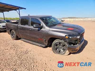 Czwarte zdjęcie samochodu z boku: 2026 RAM 1500 TRADESMAN VIN:3C6SRFGPXT4164692 - miniatura