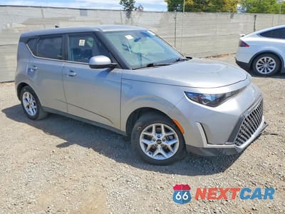 Czwarte zdjęcie samochodu z boku: 2023 KIA SOUL LX VIN:KNDJ23AU7P7881086 - miniatura