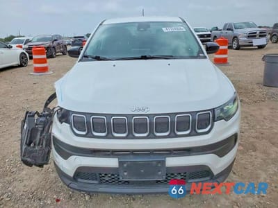 Piąte zdjęcie samochodu w środku: 2022 JEEP COMPASS SPORT VIN:3C4NJCAB2NT145894 - miniatura