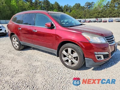 Czwarte zdjęcie samochodu z boku: 2016 CHEVROLET TRAVERSE LT VIN:1GNKRGKDXGJ300678 - miniatura