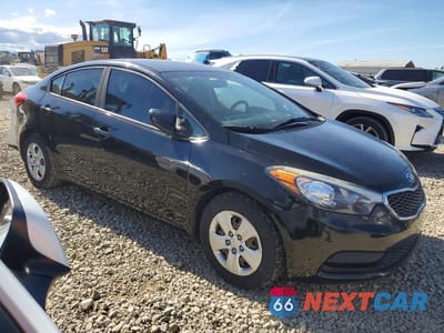 Czwarte zdjęcie samochodu z boku: 2016 KIA FORTE LX VIN:KNAFK4A63G5575203 - miniatura